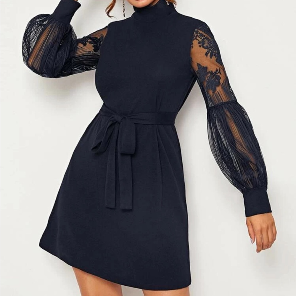 High neck dress. Navy color.